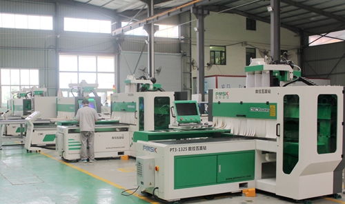 小型全屋定制家具加工廠 生產(chǎn)設(shè)備選擇中關(guān)于軟件及輔助設(shè)備的常見誤區(qū)